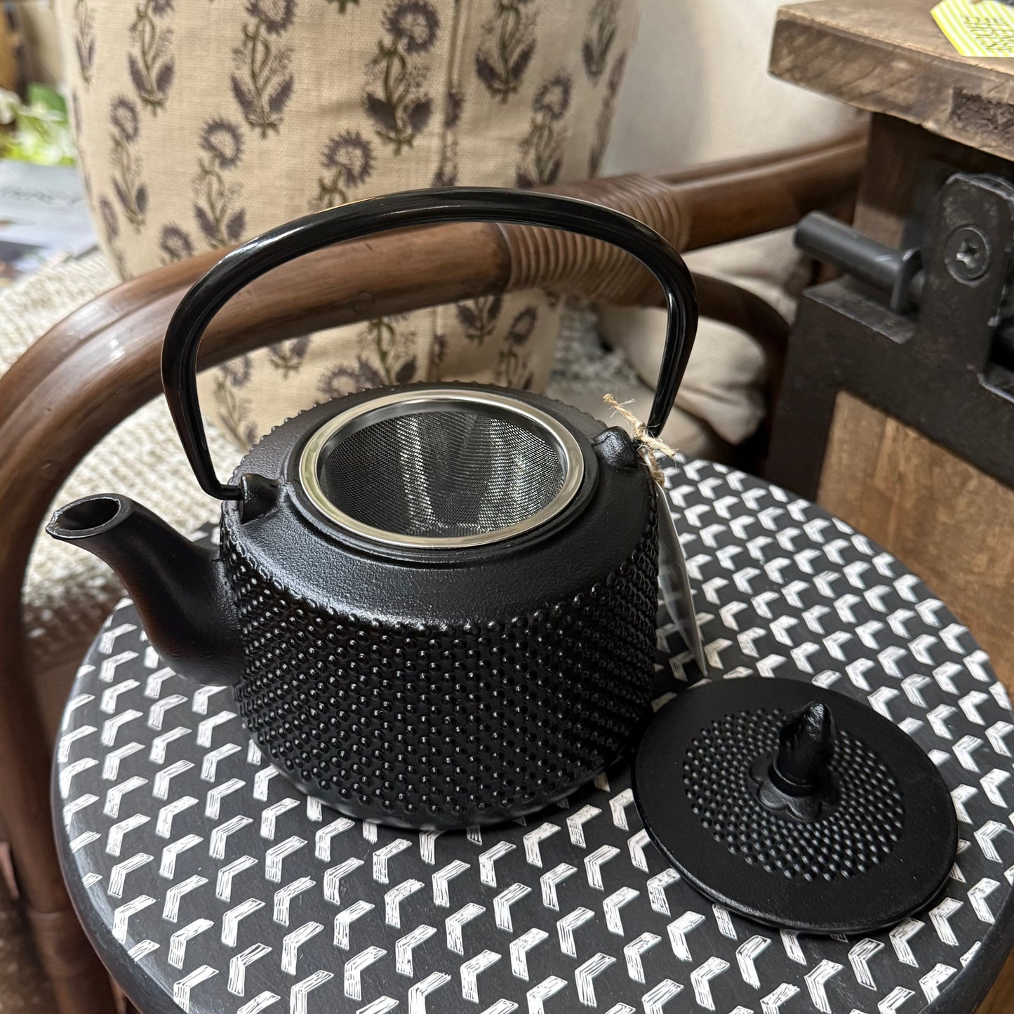 Emperor Cast Iron Hobnail Teapot - 750mL