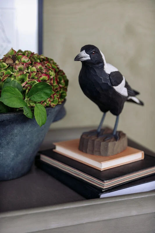 Hand Carved DecoBird Magpie